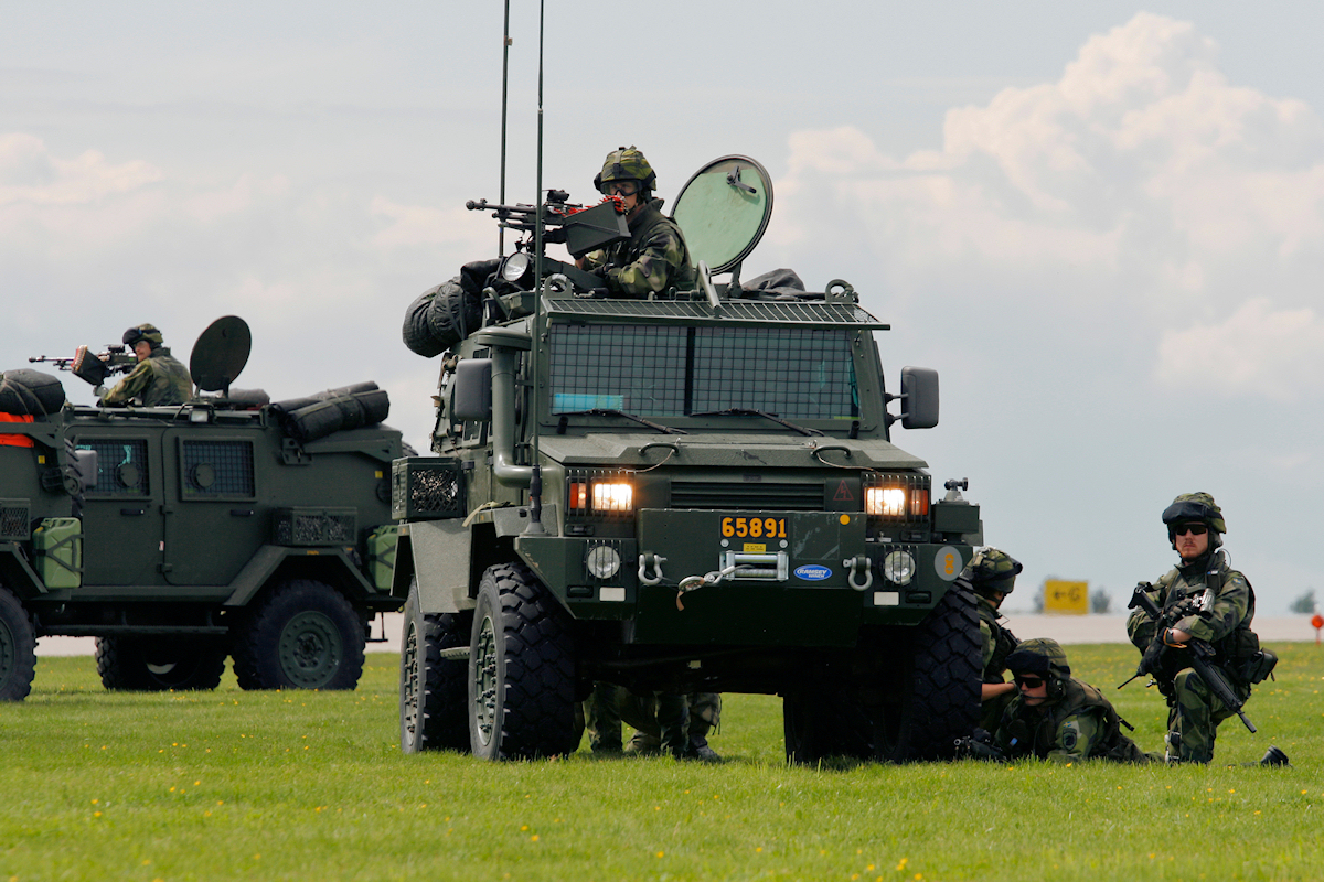 Simulated attack by Swedish ground forces, Linköping 2010. (Photo Marcel Burger)
