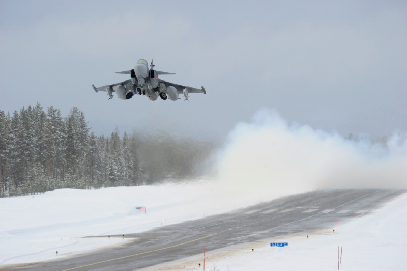 Jas 39 Gripen. on short takeoff. Source: Louise Levin/Försvarsmakten