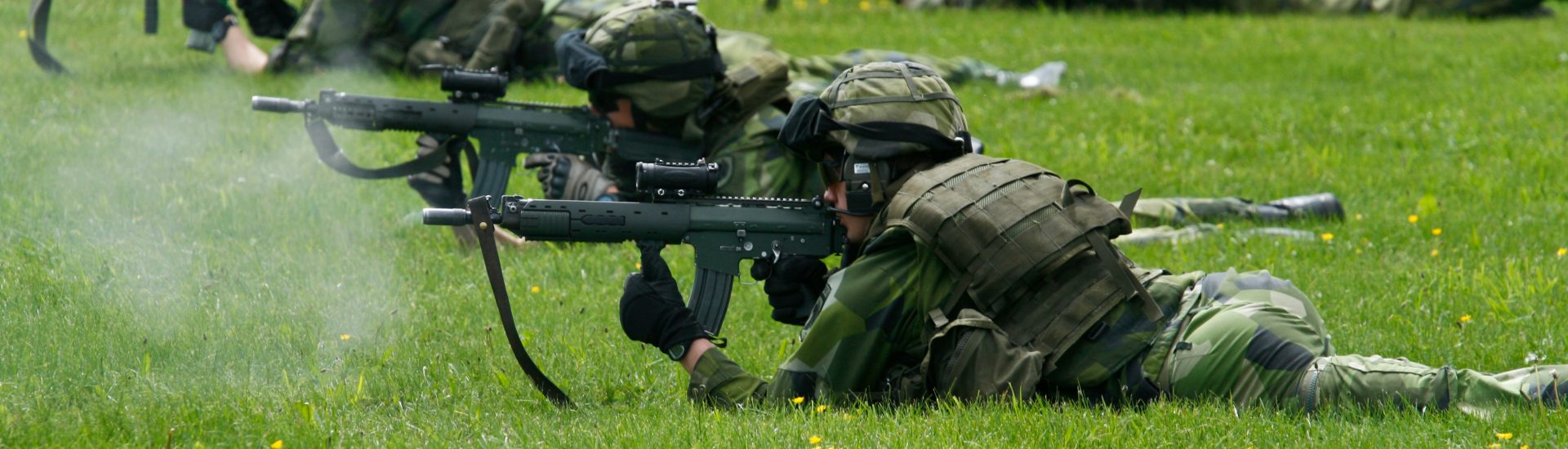 Simulated attack by Swedish ground forces. (Photo by Marcel Burger)