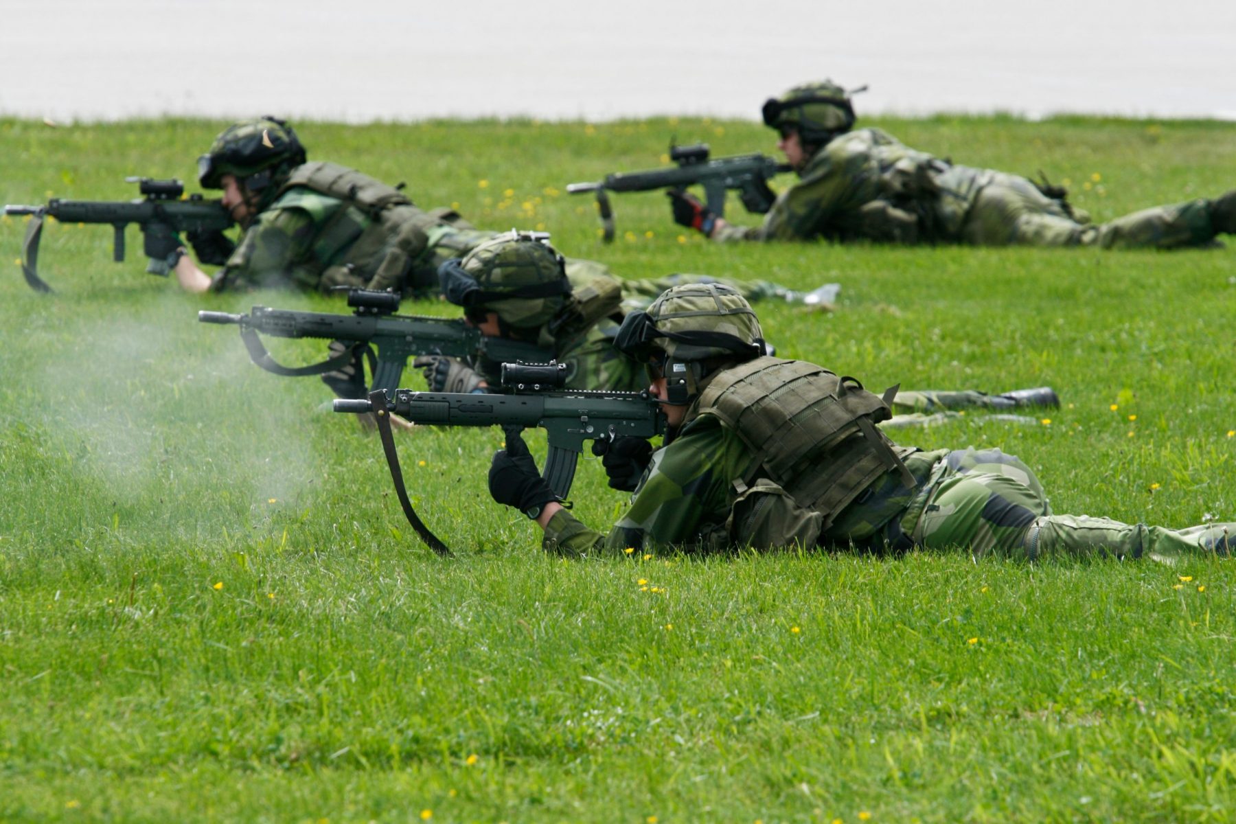 Simulated attack by Swedish ground forces. (Photo by Marcel Burger)