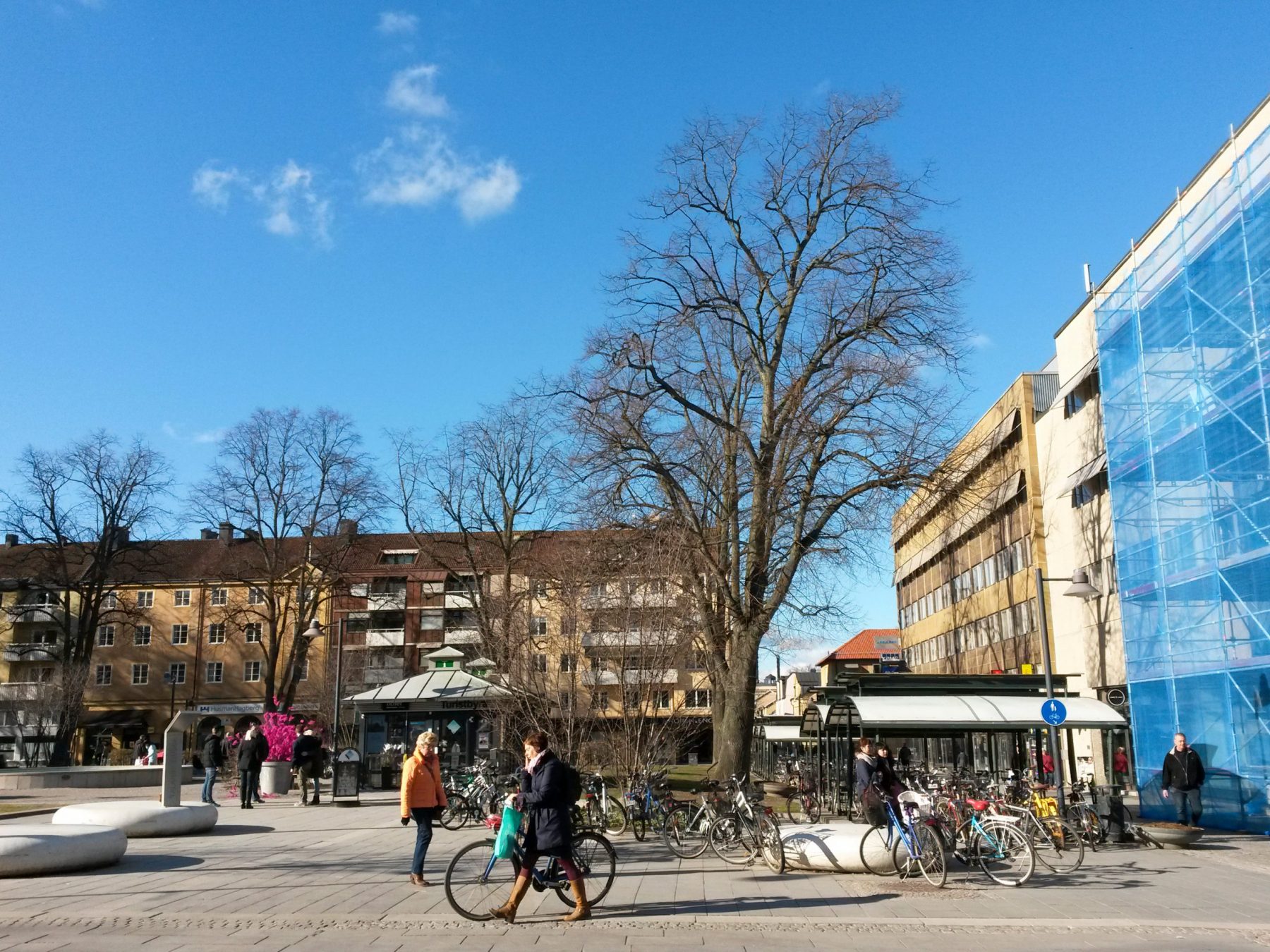 Central Linköping on a sunny spring day (Photo by Marcel Burger)
