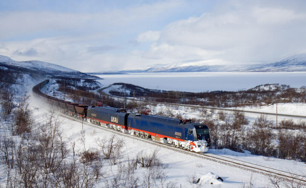 The Malmbanan iron ore train between Kiruna and Narvik (Photo: David Gubler (CC))