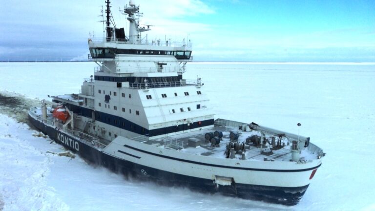 Finnish icebreaker Kontio in 2012 (Photo: Igor Dilo)