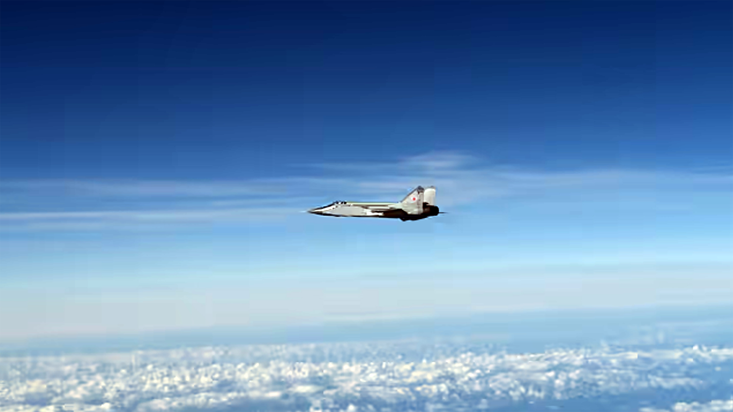 One of three Russian Air Force MiG-31 Foxhound combat jets that violated Estonian aerospace on 19 September 2025. Photo taken by the pilot of a Swedish Air Force JAS 39 Gripen. The Swedish combat jets were also scrambled to intercept the Russian over the Baltic Sea. (Photo: Forsvarsmakten)